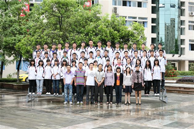 县先进班集体 初2011级8班 班主任 安芯平