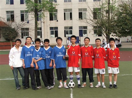 棠湖中学第三届三人制足球比赛
</p><p>　　