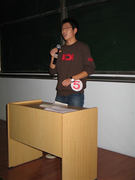 5号选手李易(高2008级十一班)——2005—2006学年度学生会干部换届选举
</p><p>