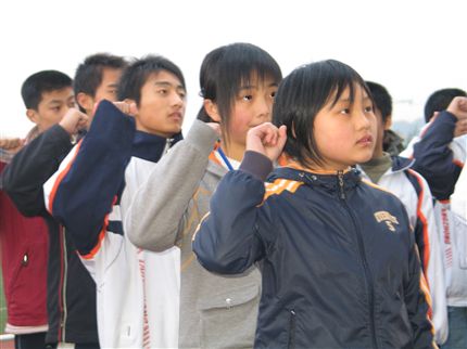 神圣的宣誓仪式——2005-2006学年度首批新团员