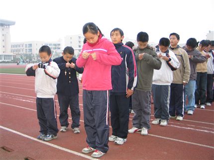 我是一名光荣的中国共青团员啦！——2005-2006学年度首批新团员
</p><p>　　
