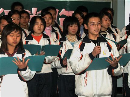 纪念“一二·九”诗歌朗诵比赛图片一（棠湖中学高2008级）
</p><p>　　
