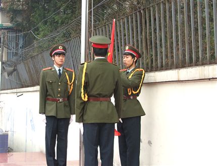 棠中新一轮国旗班飒爽亮相....
</p><p>　　