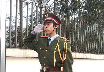 棠中新一轮国旗班飒爽亮相　.
</p><p>　　