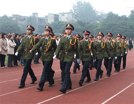 棠中新一轮国旗班飒爽亮相　..
</p><p>　　