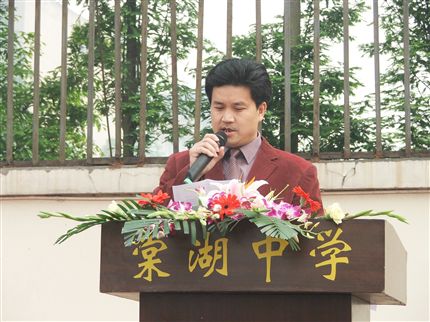 棠湖中学高2007届毕业典礼暨成人宣誓仪式——教师代表发言
</p><p>　　