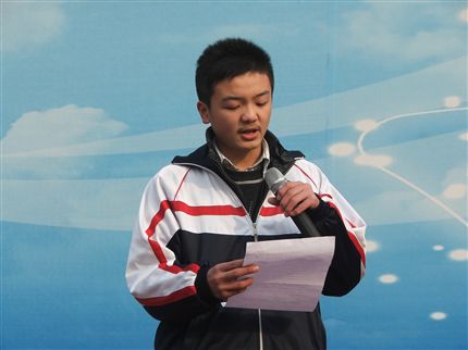 高2012级9班 杨静宇