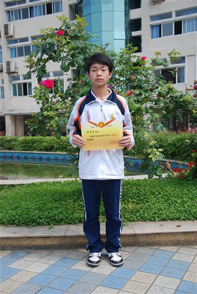 杨棋麟高二1班:学习是快乐的。