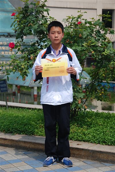 安晓磊高一1班:与祖国同在,与人民同行。
