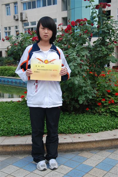 李欣高二1班:生无所息,活在当下。