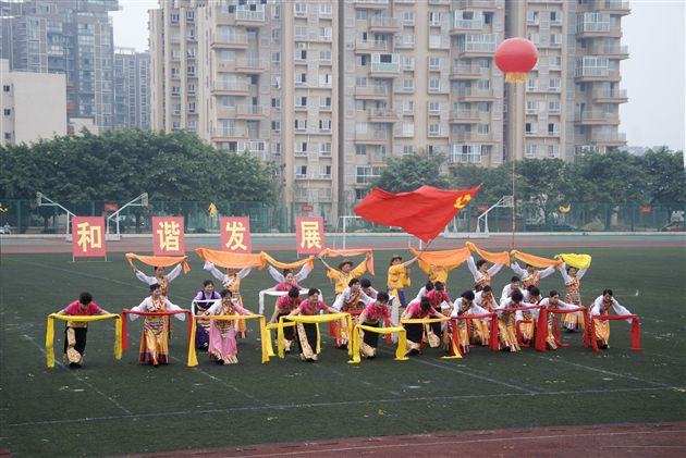 庆祝建党90载 附小学子显风采