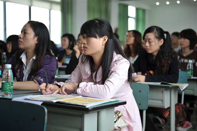 棠外附小参加双流县首届义务段（小学英语）教材解读大赛