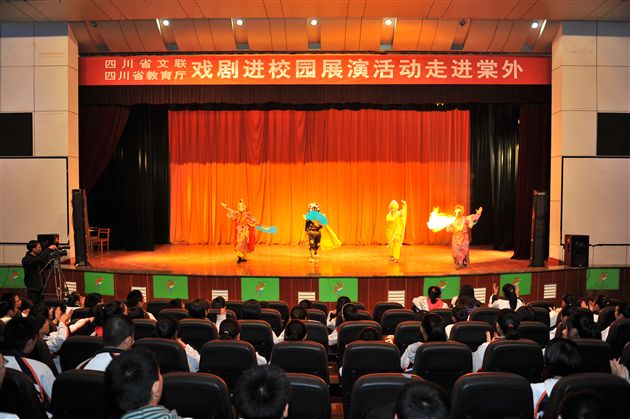 戏剧进校园展演活动走进棠外