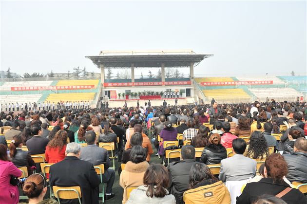 携双亲期盼 奋百日拼搏 ——记棠外初2012届家长会暨中考动员大会
</p><p>　　