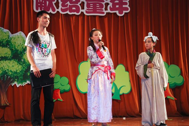 棠外附小隆重举行2012届毕业典礼