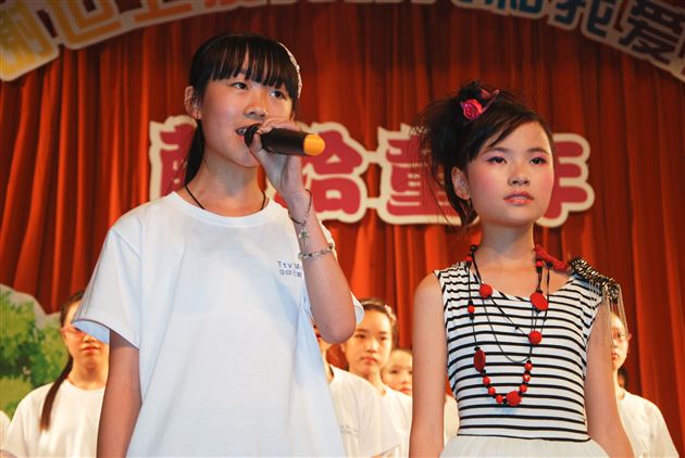 棠外附小隆重举行2012届毕业典礼