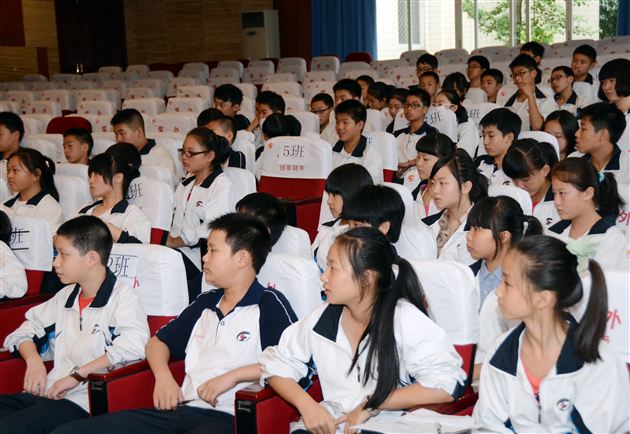 强化自主管理，构建和谐校园——棠中外语学校初中部召开学生自主管理暨学生会干部会议