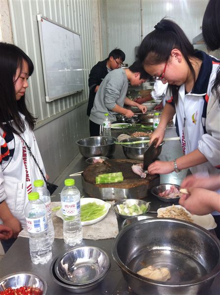 棠中外语学校国际班高2013级综合实践课—川菜烹饪