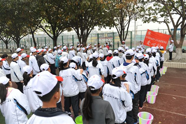 责任在心，爱校在行——记棠中外语学校爱心社“洁净棠外——除污大行动”