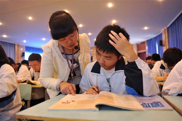 “一条龙”进驻棠外,彰特色,谱写华章——国家级“十二·五”重点课题“一条龙英语教育研究”子课题在棠外开题