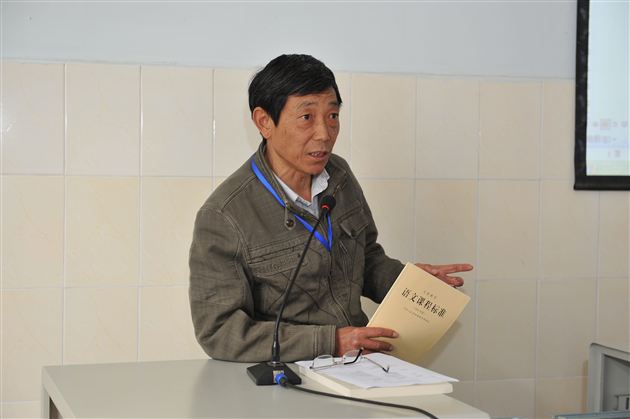 棠中外语学校初中修身班会课研究室第三次专题研讨会顺利召