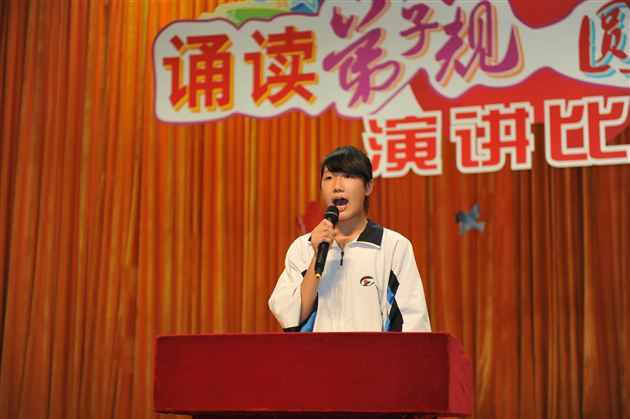 “圆我中国梦，诵读弟子规”——记棠中外语学校开展初2012级学生“中国梦”主题教育演讲比赛