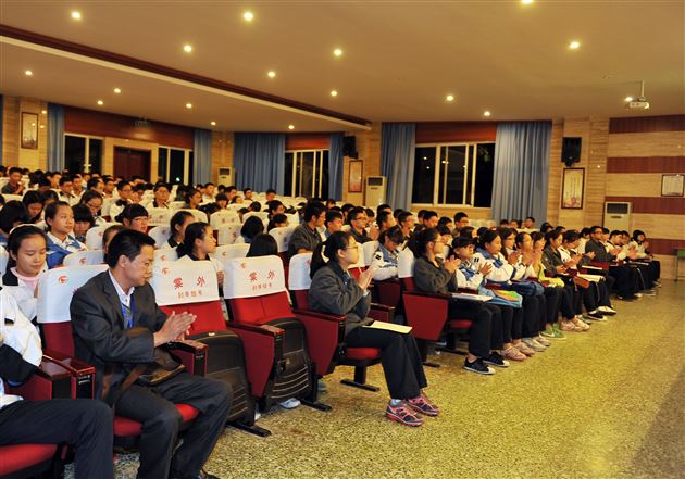 仰望星空 脚踏实地——棠外党总支第11期学生业余党校培训掠影（一）