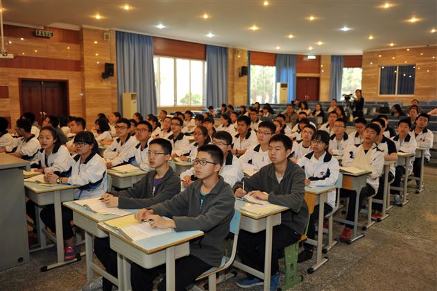 以课题为引领，促进高中英语教学研究