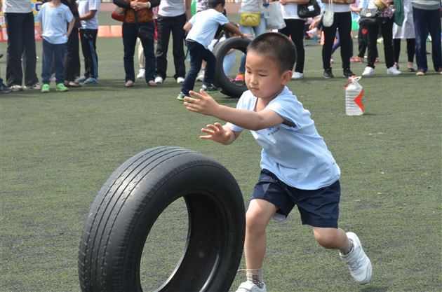 “大手牵小手，我们一起加油！”——记棠外实验幼稚园第二届亲子运动会 