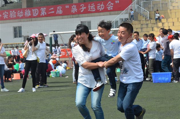“大手牵小手，我们一起加油！”——记棠外实验幼稚园第二届亲子运动会 