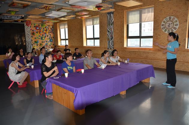 家园携手,促幼儿健康成长——记棠外实验幼稚园召开新学期班级家长会