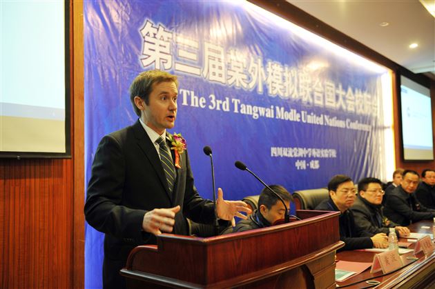 模拟联合国 学生外交官尽显“大国风范”——第三届模拟联合国校际会（成都）在棠外举办