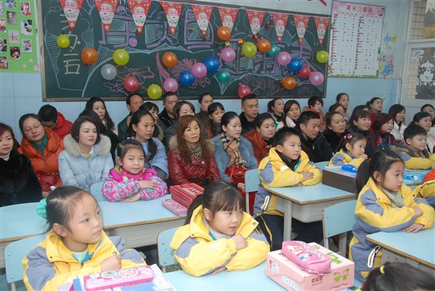 小班展示显风采，附小师生秀舞台