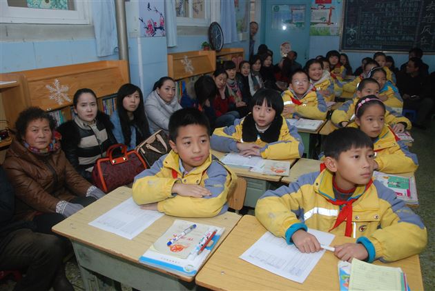 小班展示显风采，附小师生秀舞台