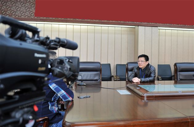棠外姚平副校长接受CCTV5采访