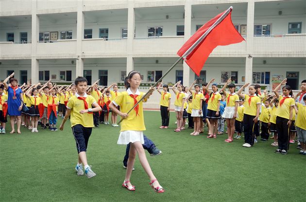 “庆六一，迎少代”，领巾我佩戴——棠外附小举行“迎六一”第二批少先队员入队仪式