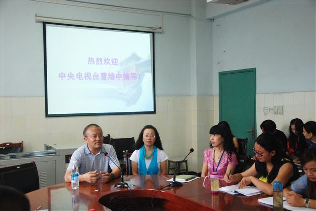 引领正确价值观，创真正“贵族学校”——记中央电视台曹绪中编导为棠外附小老师做讲座
</p><p>　　