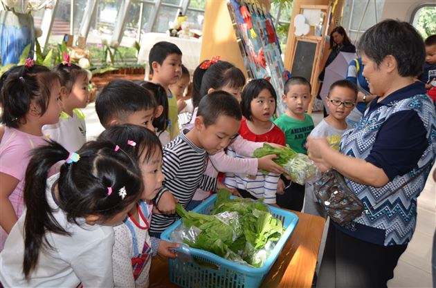 爱心传递，真情永驻——记棠外实验幼稚园蔬菜爱心义卖活动