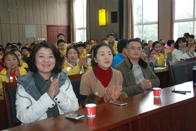 走近杨红樱,走进杨红樱小说——记棠外附小仁譞文学社第三期学生讲堂