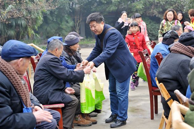 冬日暖阳 御寒冬衣敬老人——记棠外附小“爱心体验 快乐相伴”系列活动