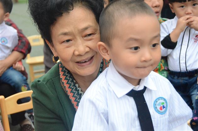 我和爷爷奶奶过重阳——记棠外实验幼稚园开展重阳节活动