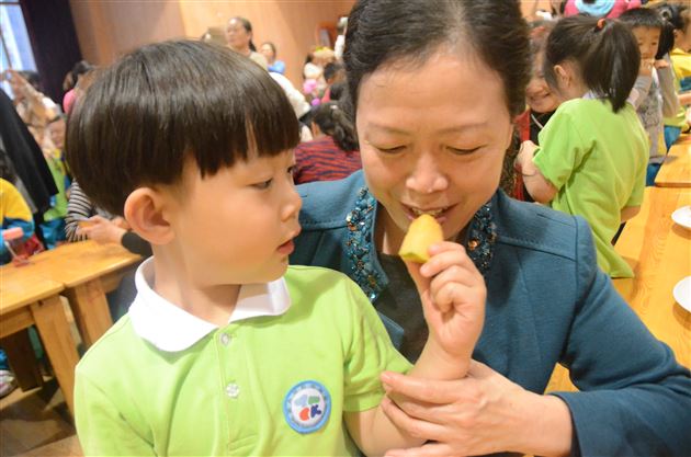 我和爷爷奶奶过重阳——记棠外实验幼稚园开展重阳节活动