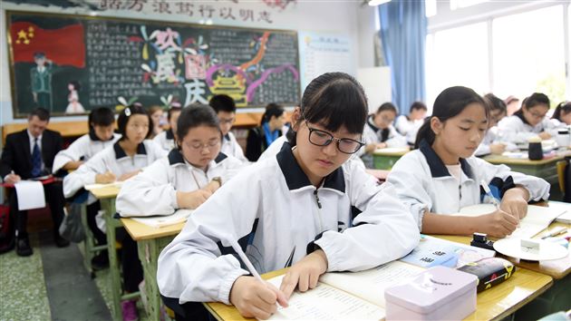 美国新绿洲教师访问团来我校交流访问