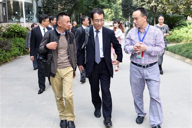 日本山梨县教育友好访问团莅临我校参观交流