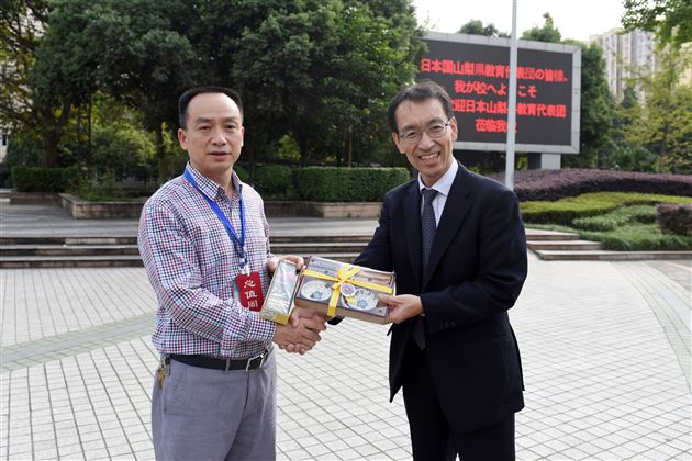 日本山梨县教育友好访问团莅临我校参观交流