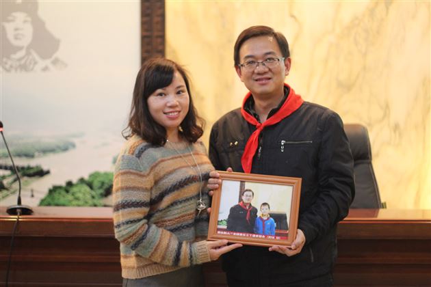 多彩光世界，点亮中国梦——记棠外附小二年级家长义工课堂