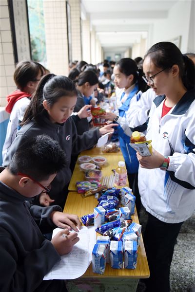 三千余学子求仁得仁 十三载义卖知爱懂爱——记棠外冬季大型爱心义卖活动