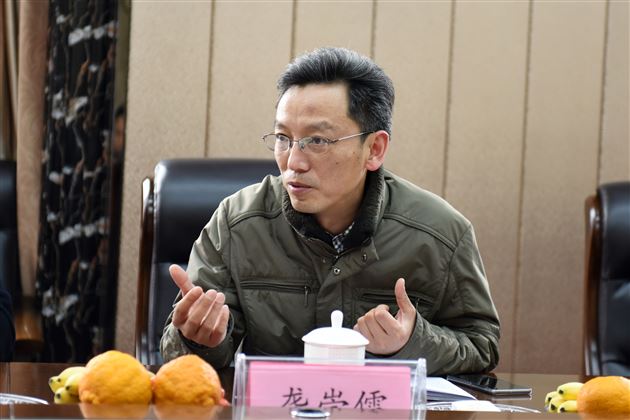 四川省教育厅发展规划处副处长龚崇儒一行莅临棠外调研