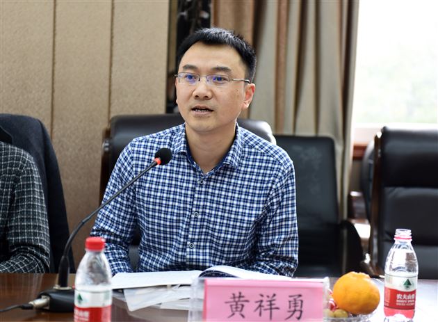 特邀专家精诚指导，建设教师发展课程