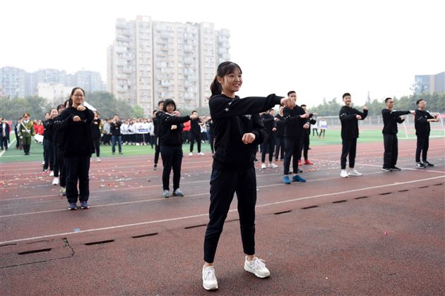 速度与力量的完美呈现，诠释青春与运动之美——记棠外高中部第十四届田径运动会